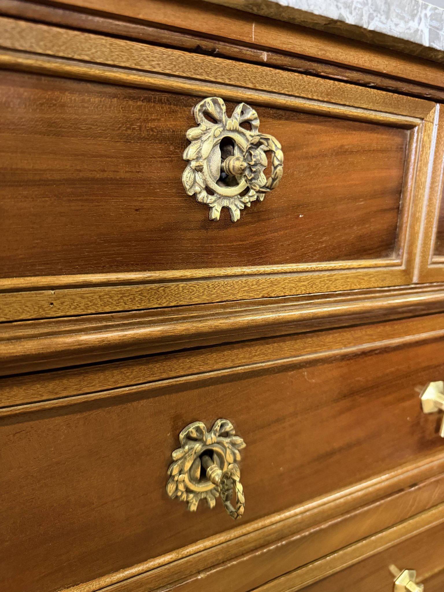 Commode Louis XVI XIXème en Noyer