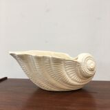 Shell-shaped pot cover in matt white ceramic
