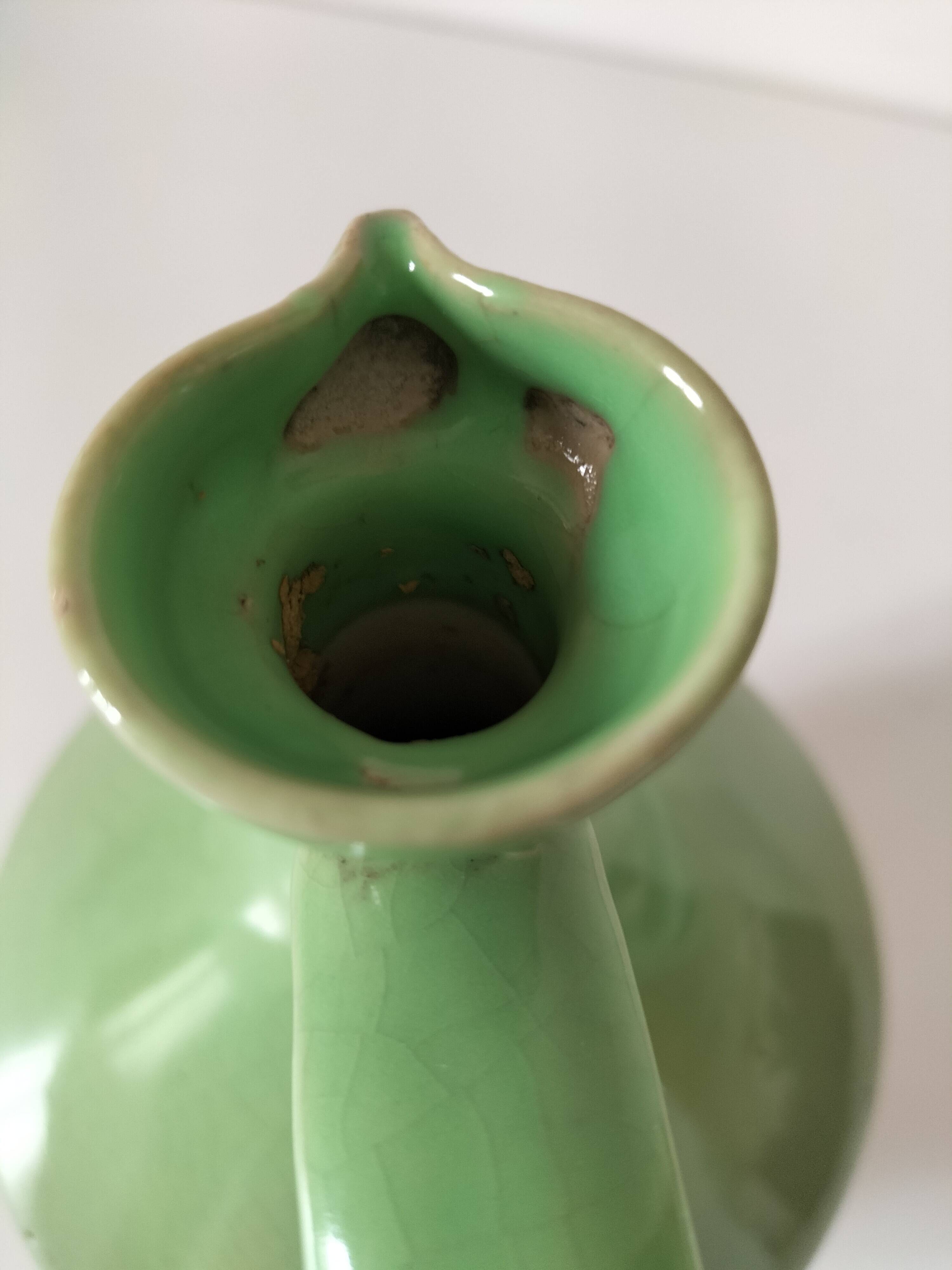 Cruche en terre vernissée verte artisanale vintage