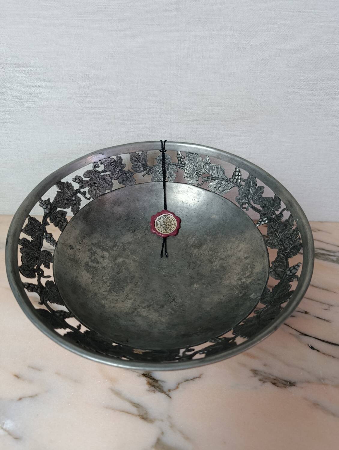 Fruit bowl in pewter