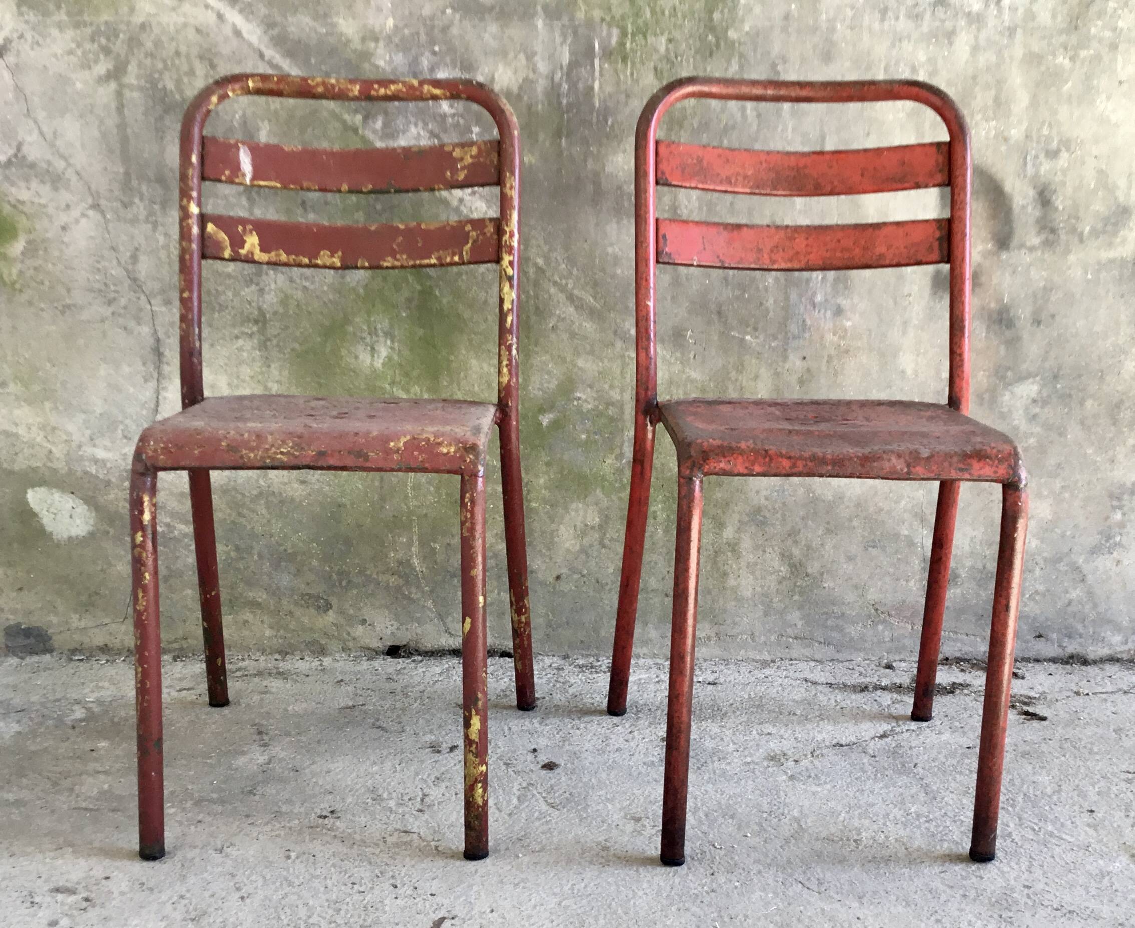 Paire de chaises tolix T2 rouge - assise pleine - 1950