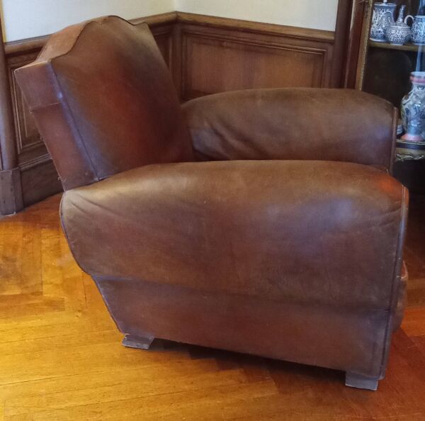 Ancien grand fauteuil club modèle moustache