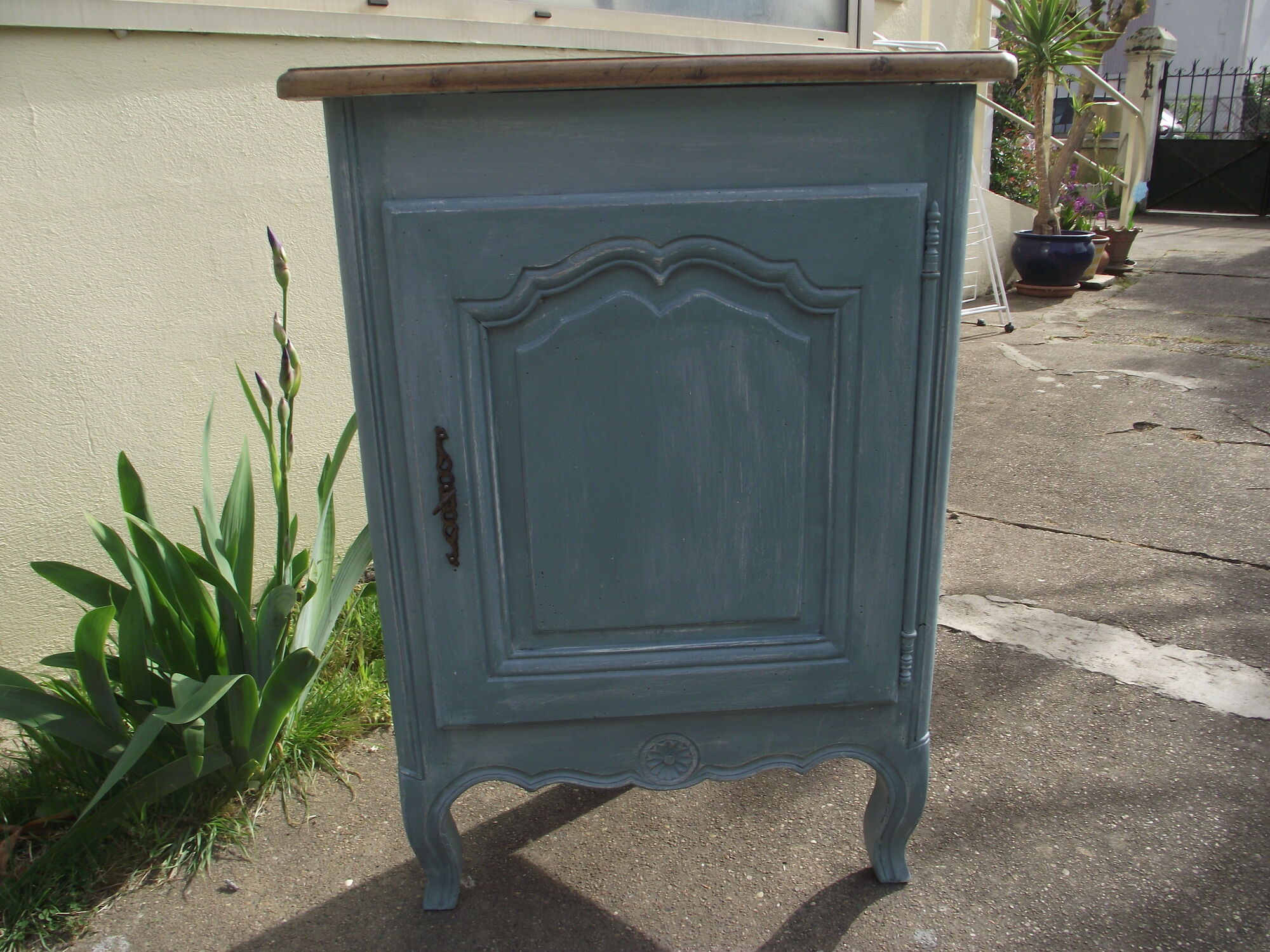 Louis xv style notch in solid oak patinated blue grey