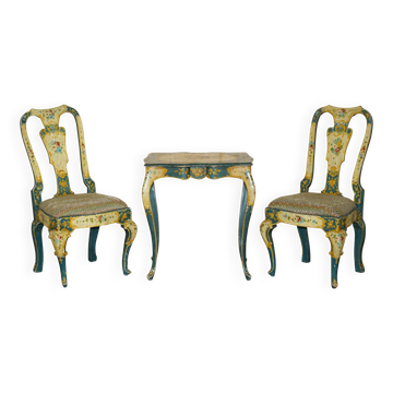 Paire de chaises Regency antiques et table assortie