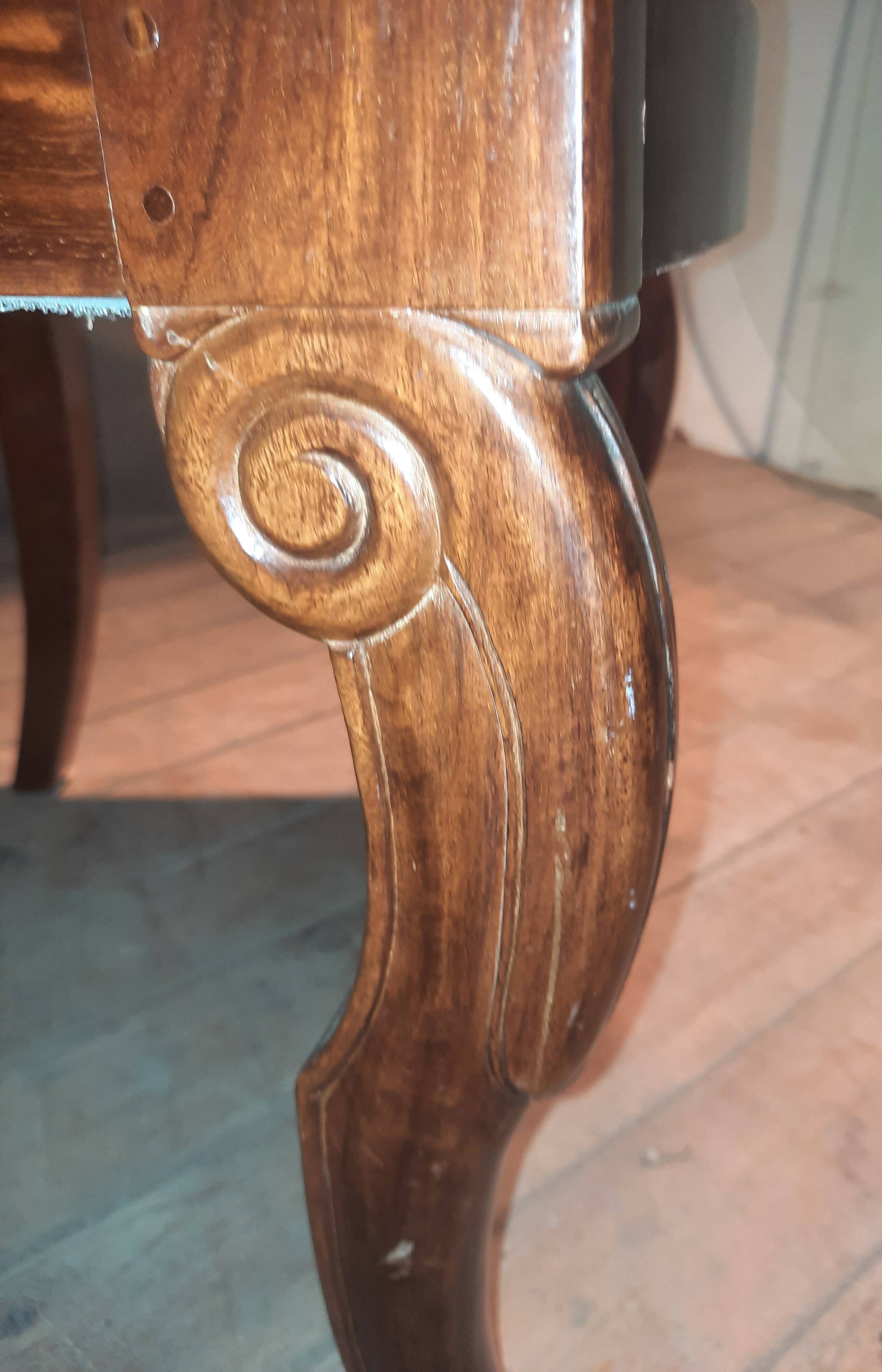 Série de 4 chaises à barettes en acajou