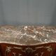 Commode de style Louis XV. Marqueterie, décoration en bronze doré.