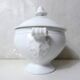 ancienne petite soupière blanche en porcelaine