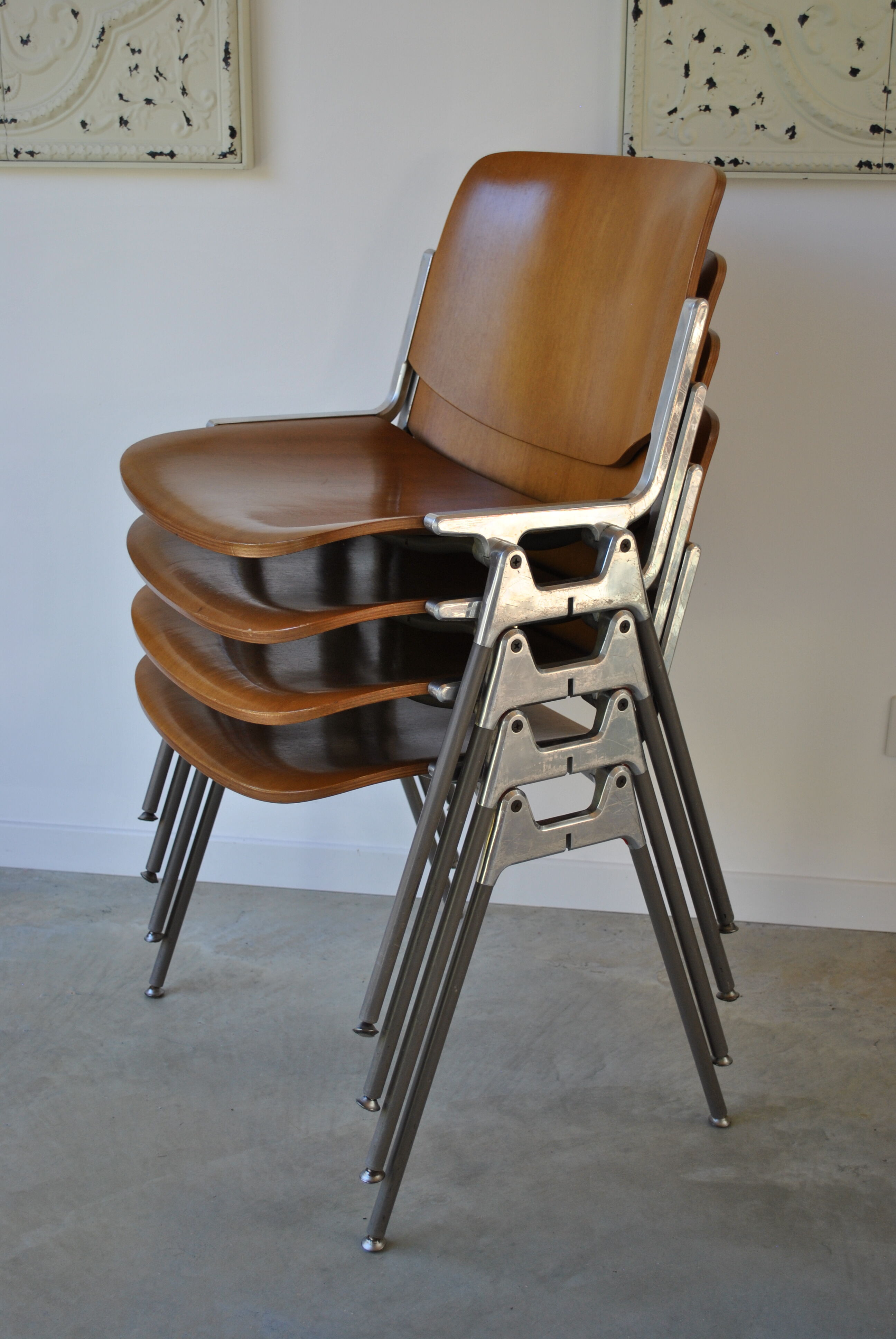 Chaises DSC-106 de Giancarlo Piretti éditées par Anonima Castelli ,1970