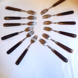 Coffret de 12 fourchettes à gâteau en inox, manche en corne marron