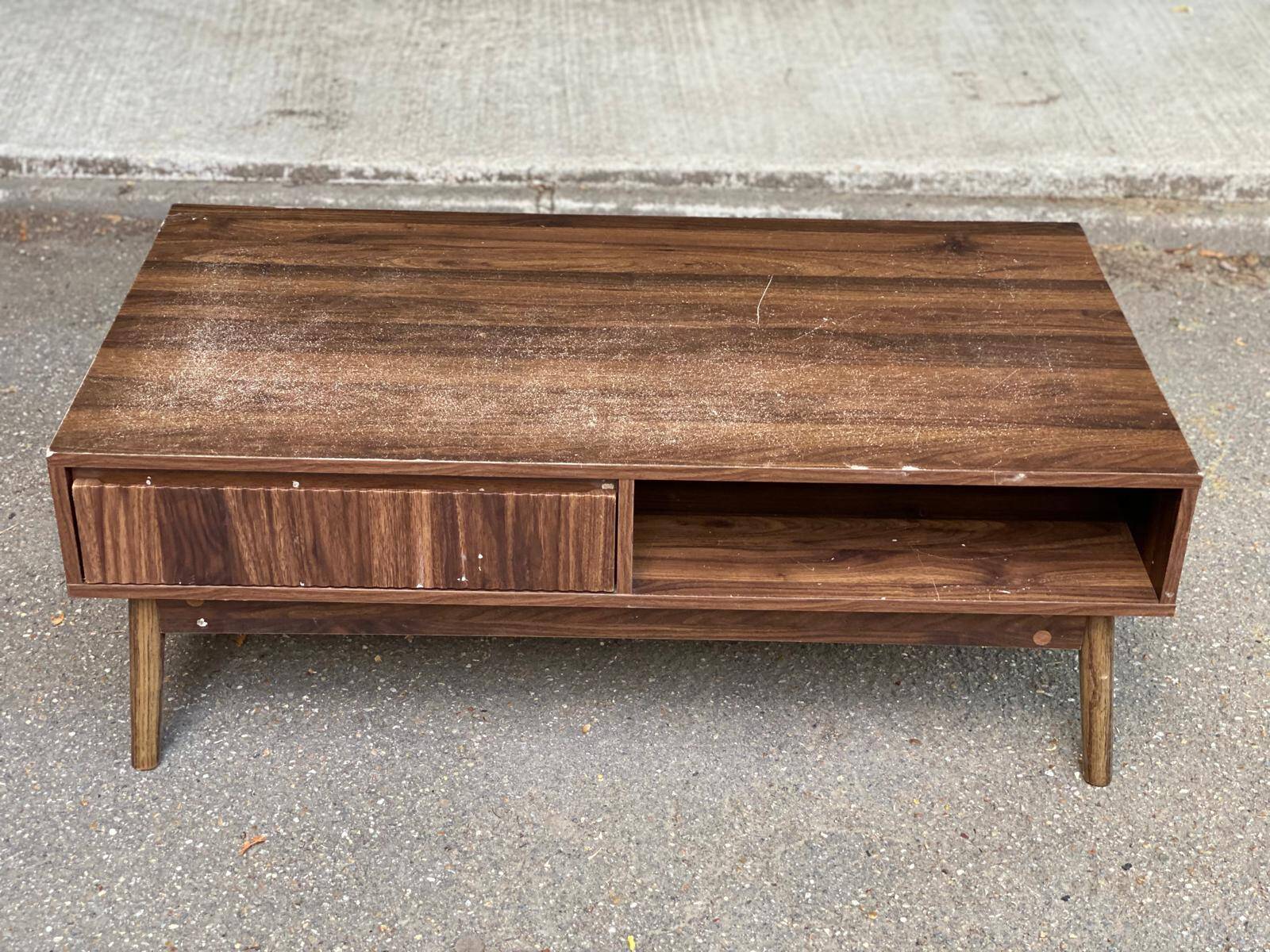 Table basse scandinave vintage en bois avec tiroir
