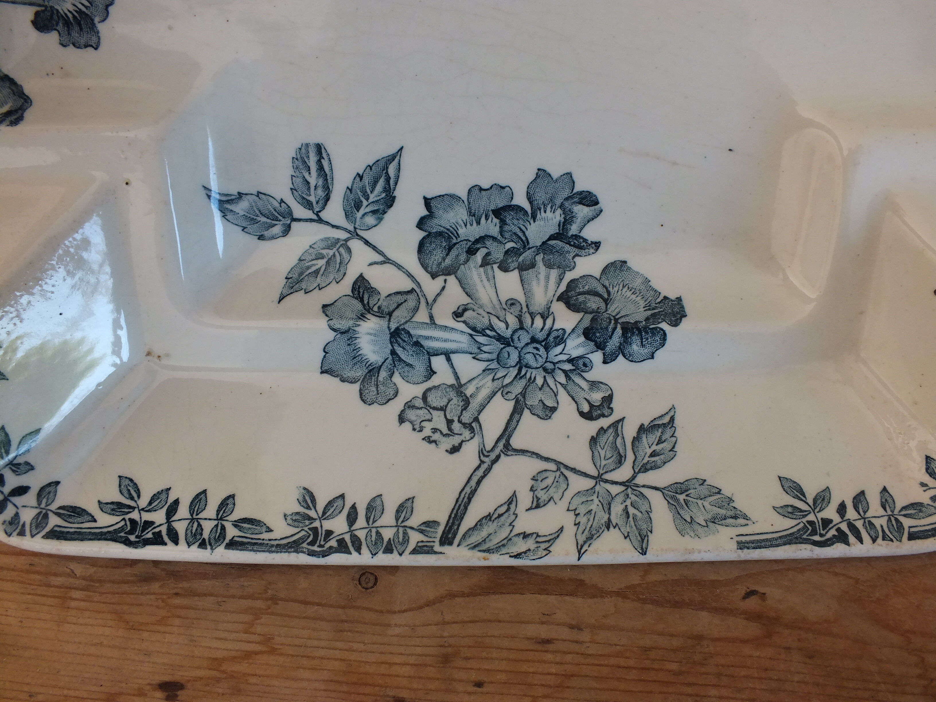 Asparagus dish in Iron Earth XIXth Clairefontaine Colbert