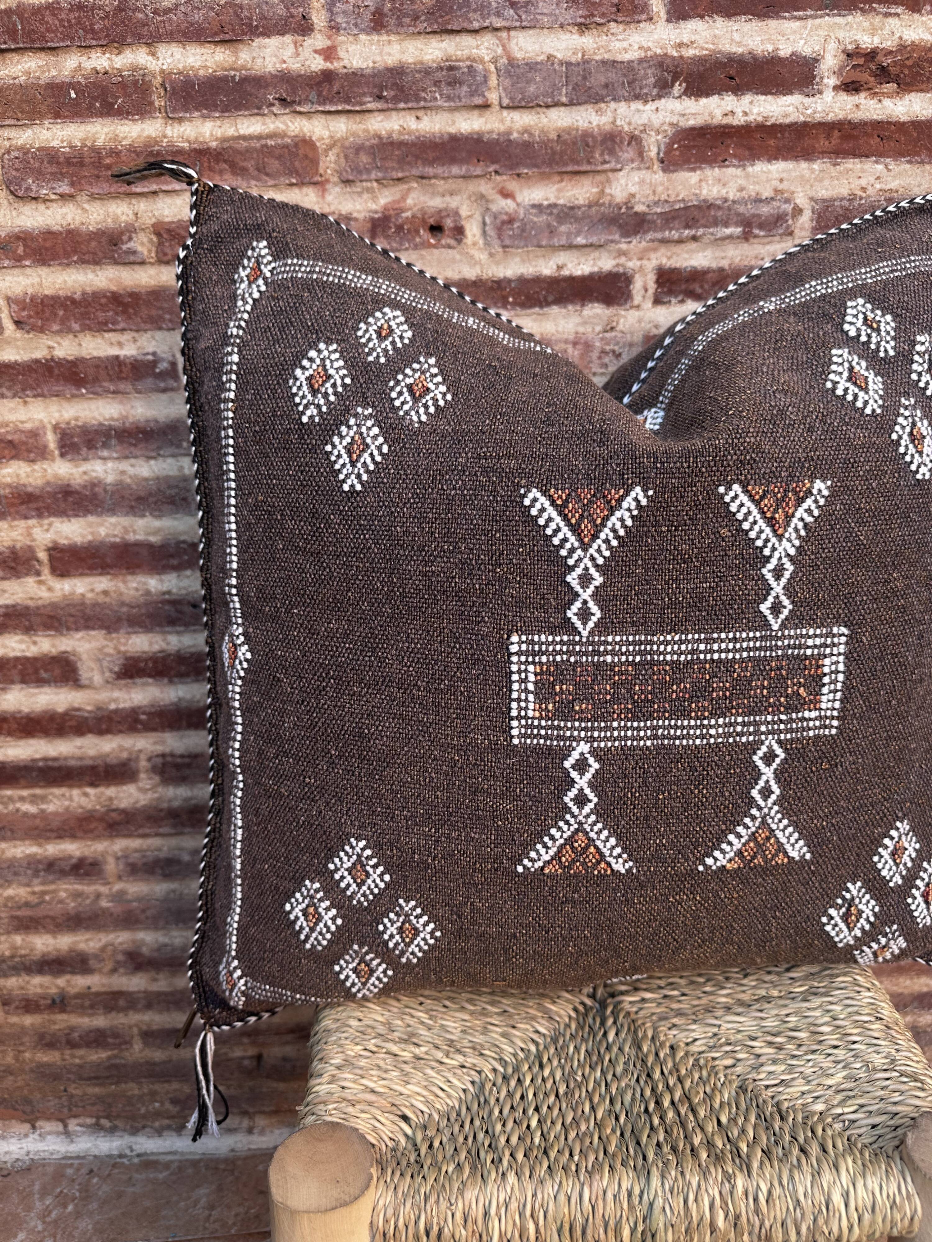 Handwoven cactus silk cushion cover: Berber bohemian cushion