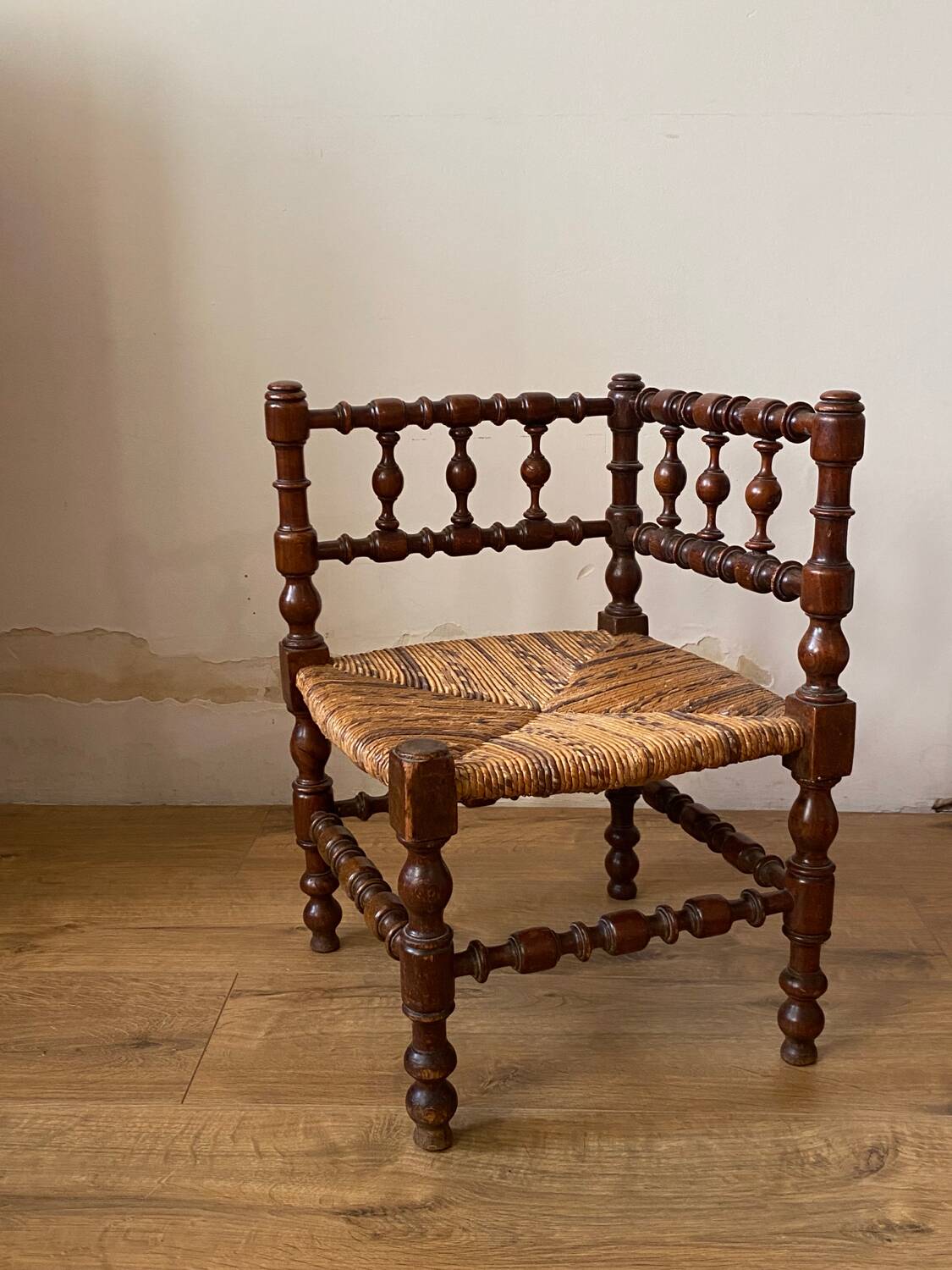 Fireplace armchair or children's straw corner