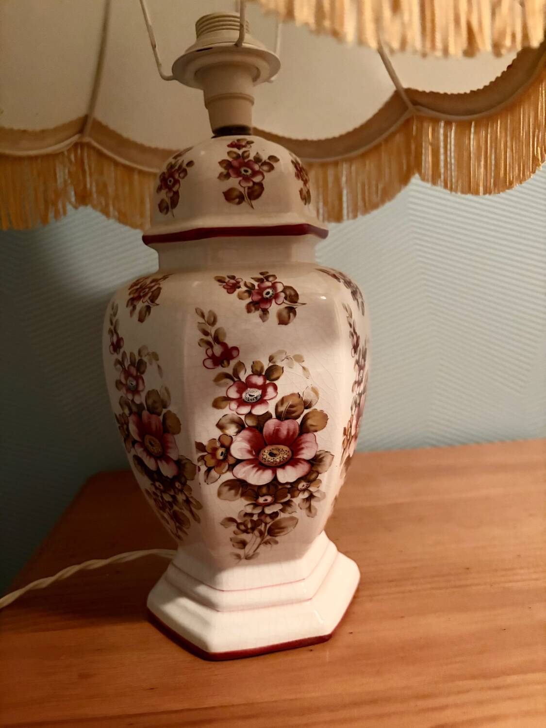 Antique lamp (1920s/30s) in Nancy porcelain, height 50 centimetres.
