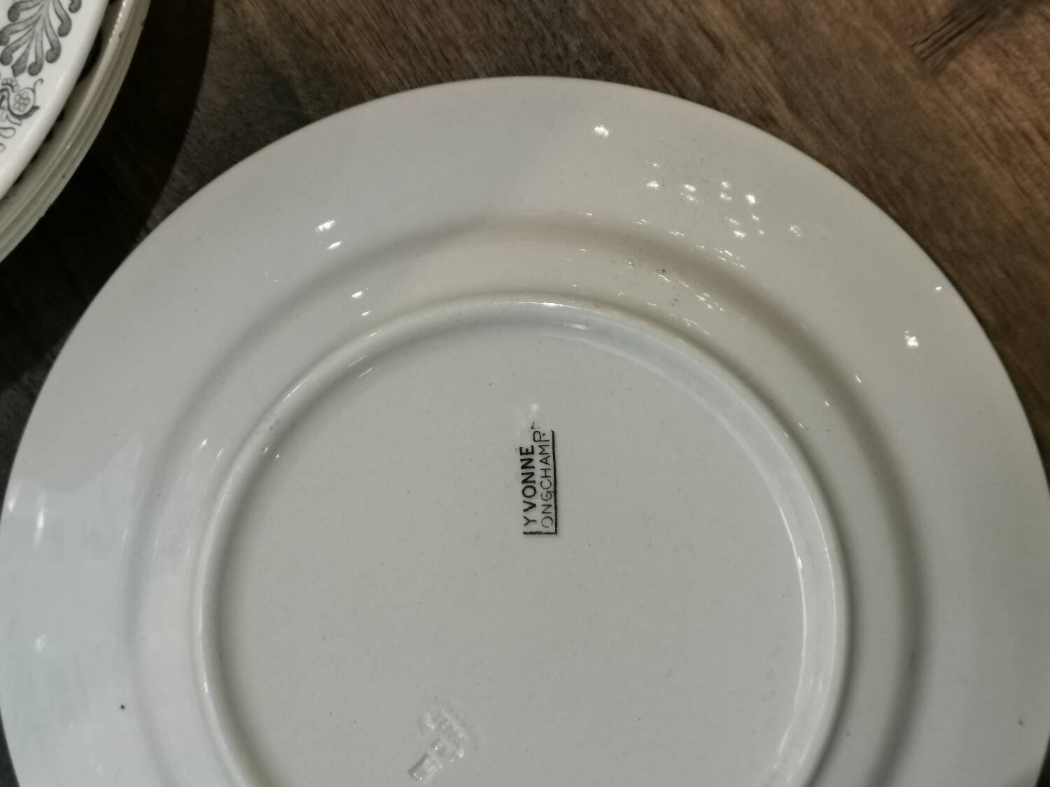 6 Longchamp "Yvonne" flat plates