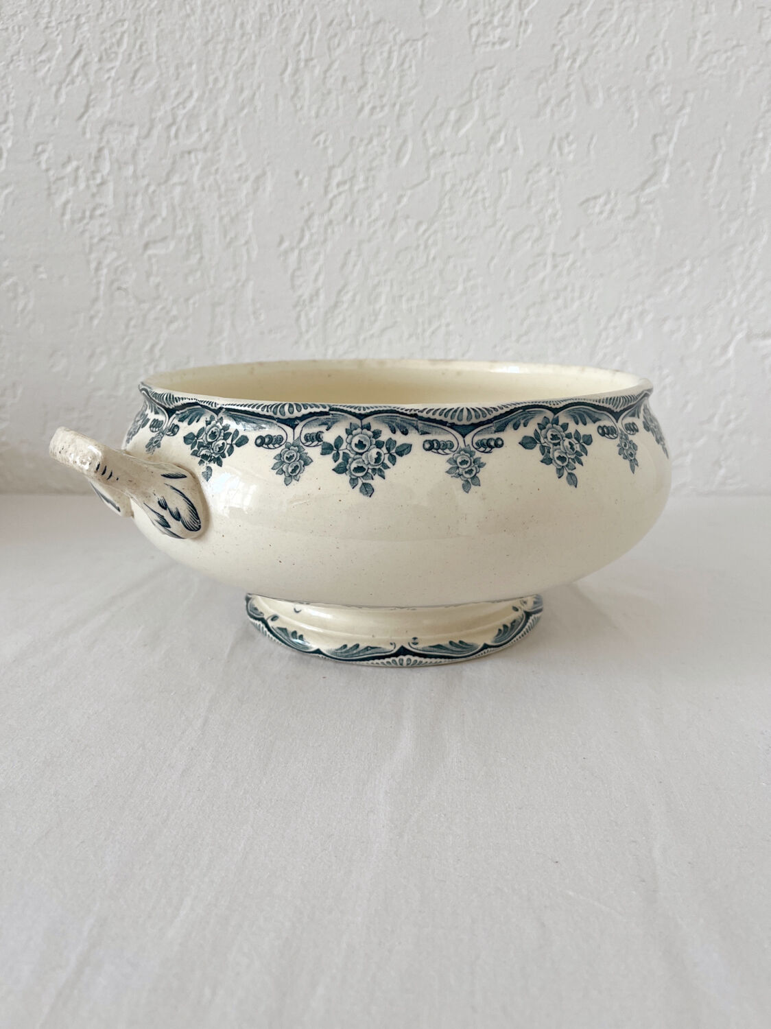 Bordeaux iron clay soup tureen bottom, Choisy le Roi