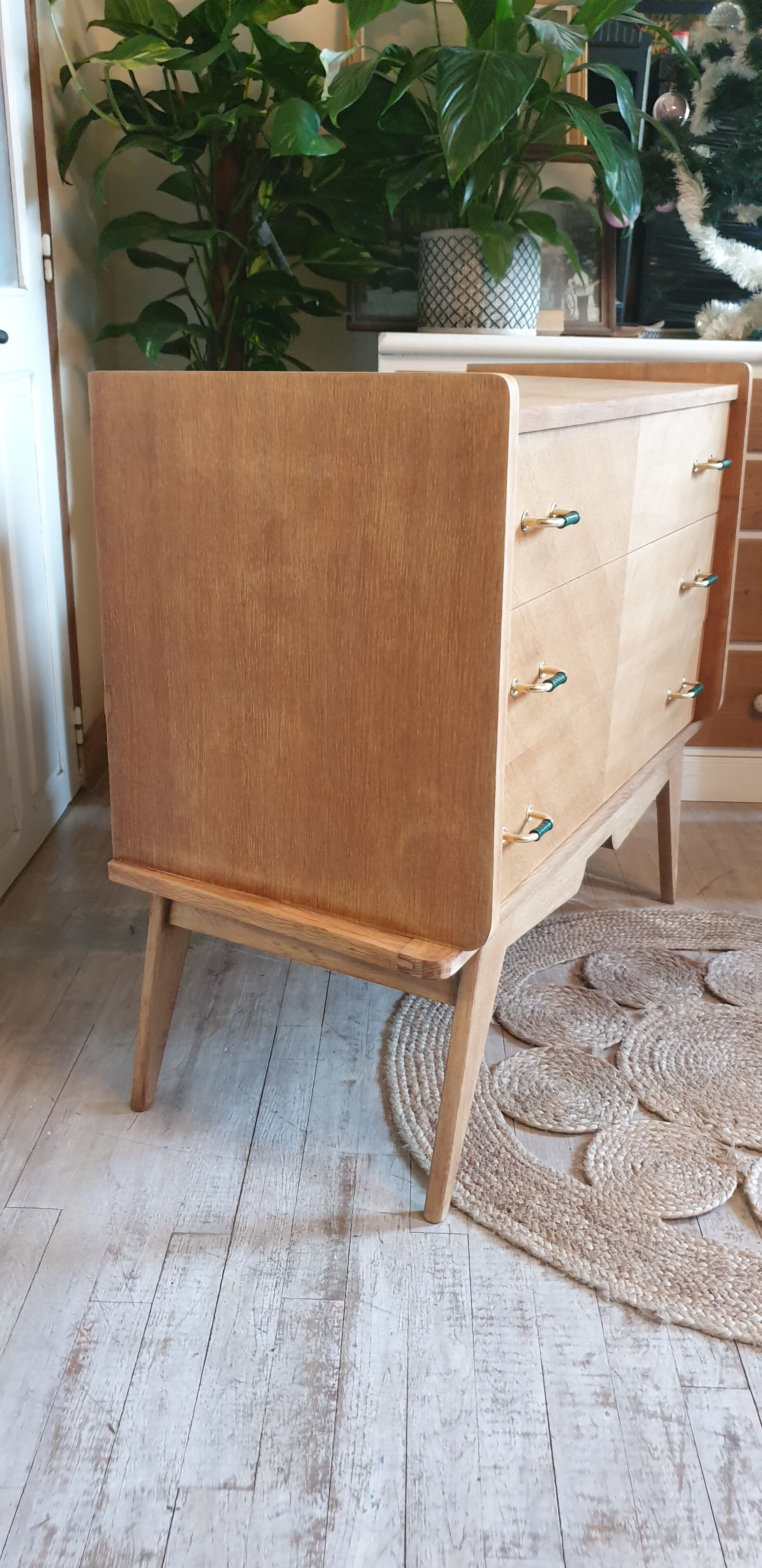 Chest of drawer compass feet