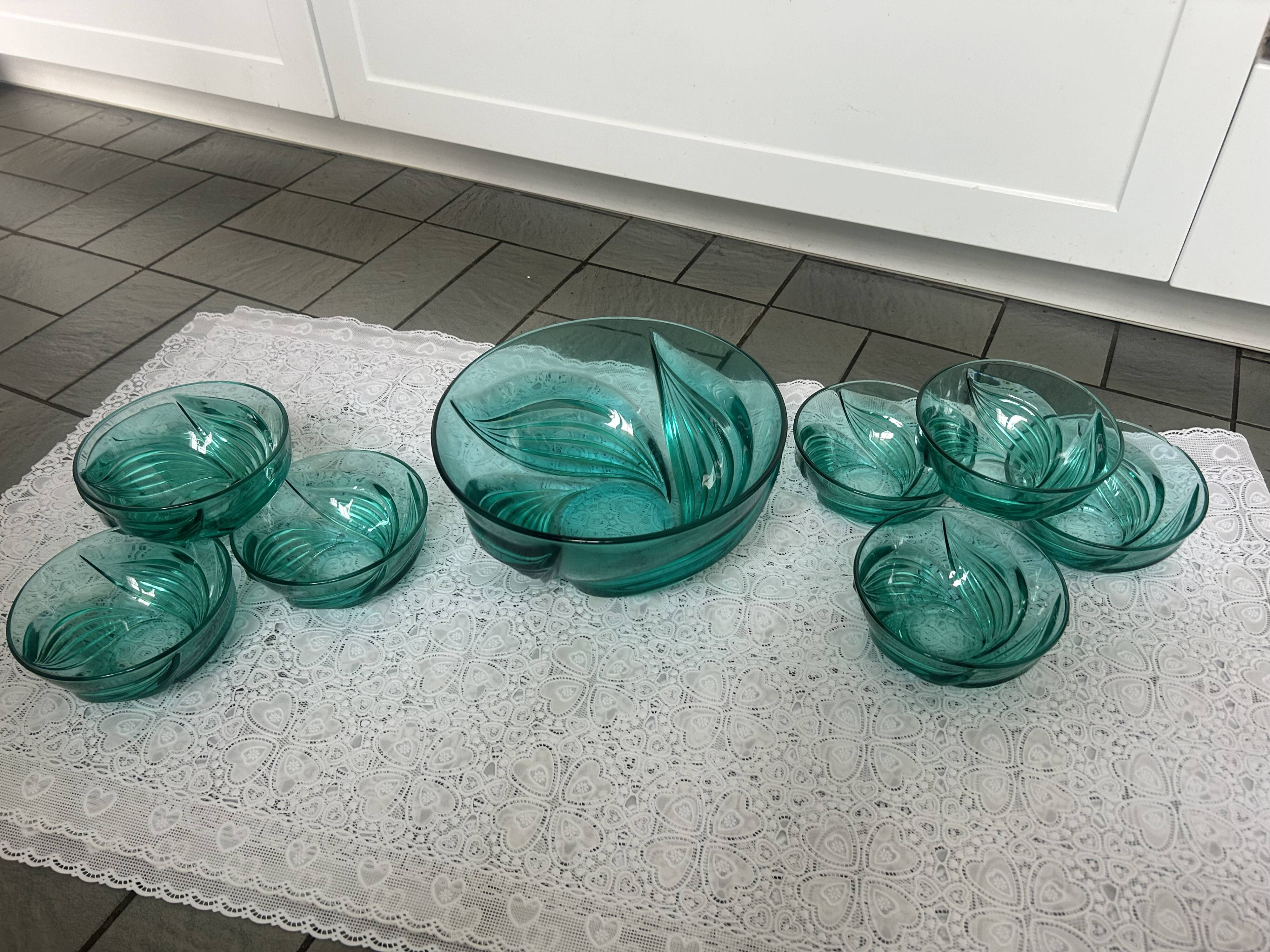 Salad bowl Fruit bowl and bowls