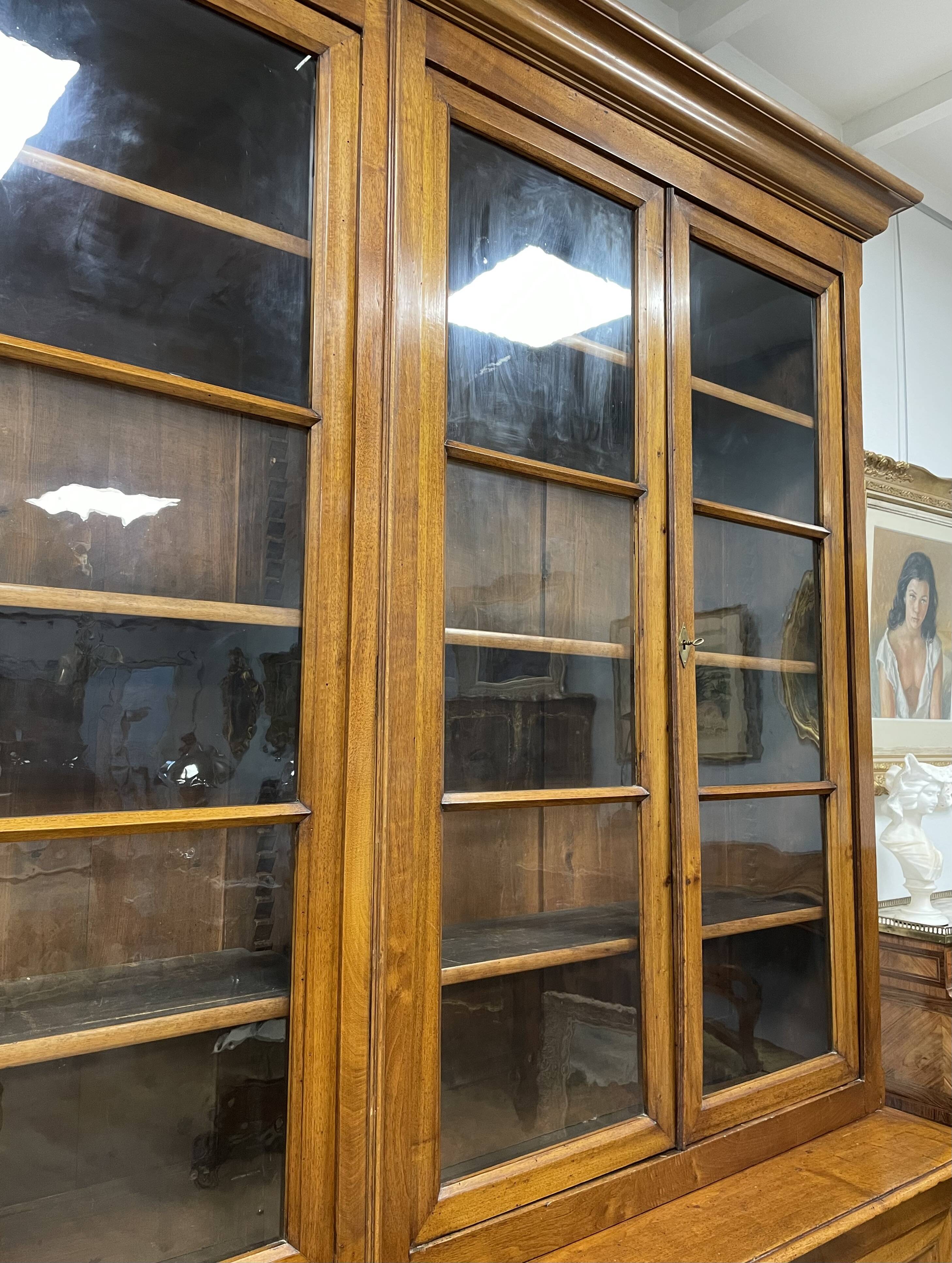 Large walnut bookcase from the end of the 19th century