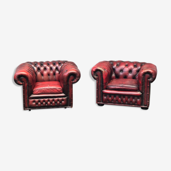 Paire de fauteuils chesterfield cuir rouge