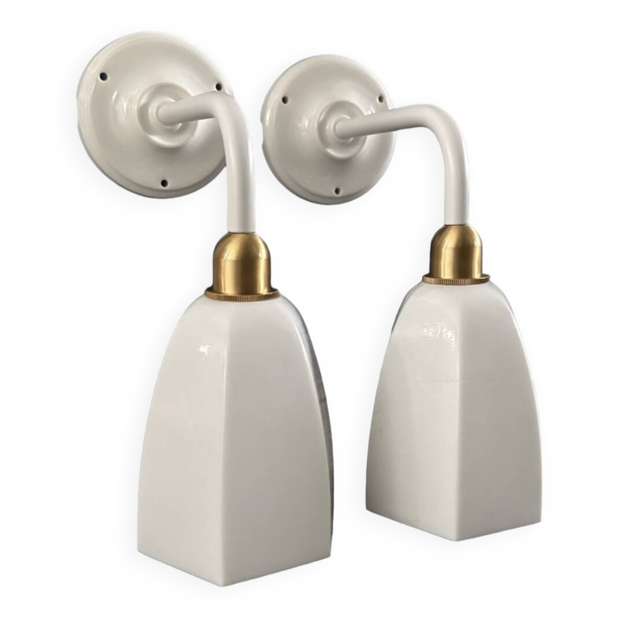 Paire d’appliques blanches en opaline