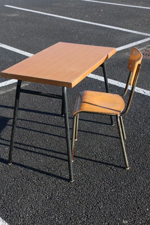 Table beech base metal