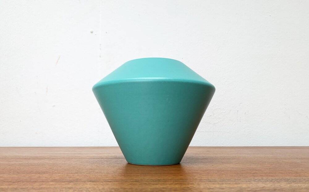 Minimalist ceramic vase from the Asa collection, 1980s.