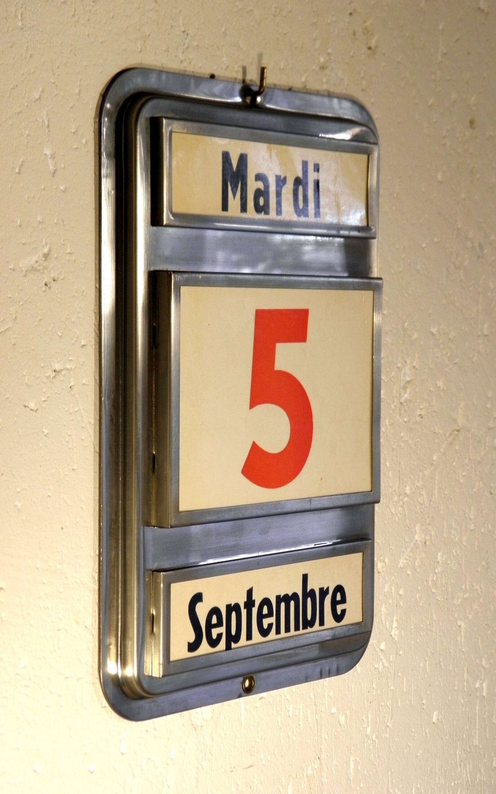 Perpetual calendar 60s