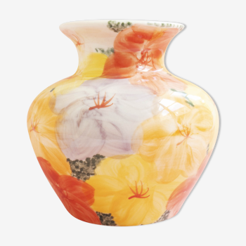 Vase avec un motif de fleurs