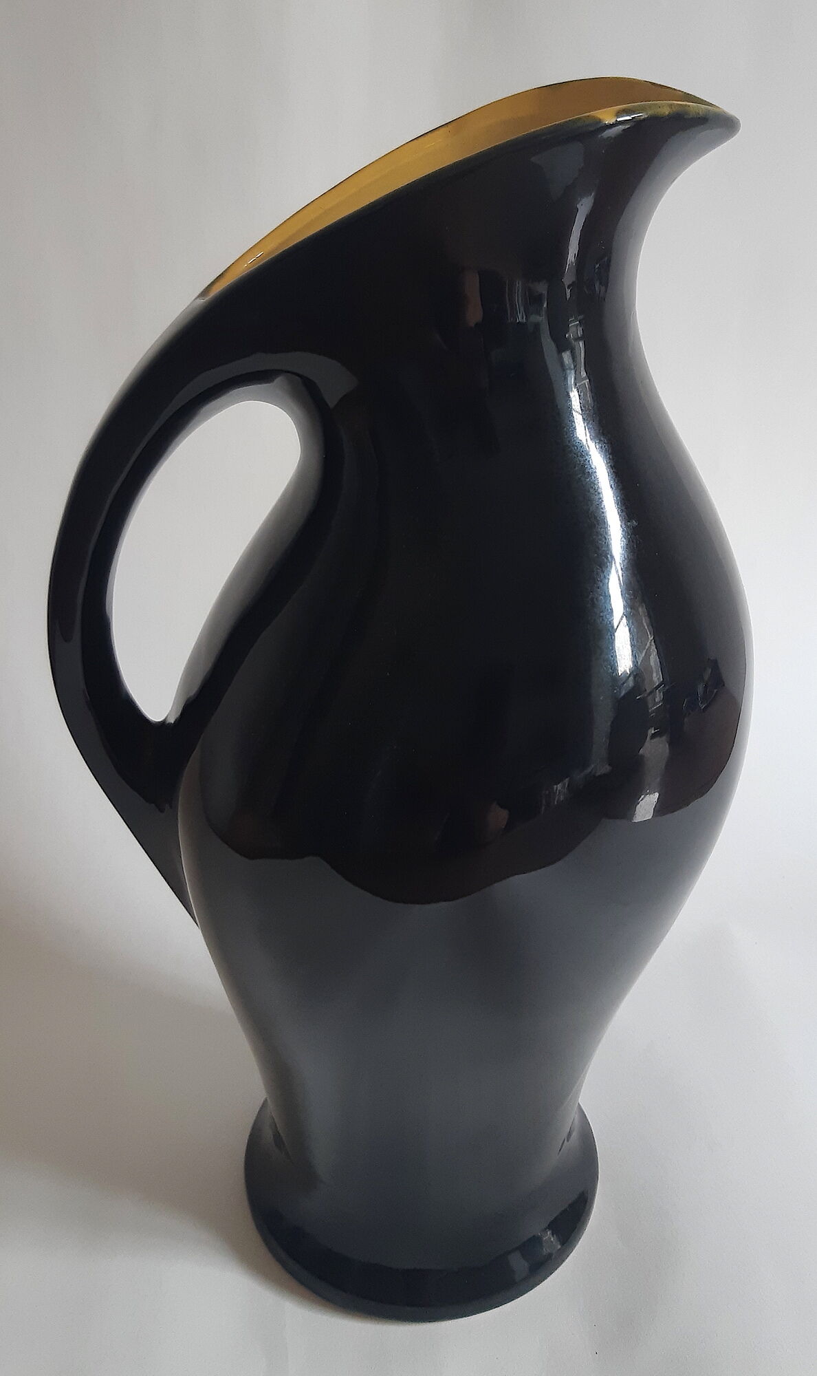 Large ceramic pitcher years 60 in mind design