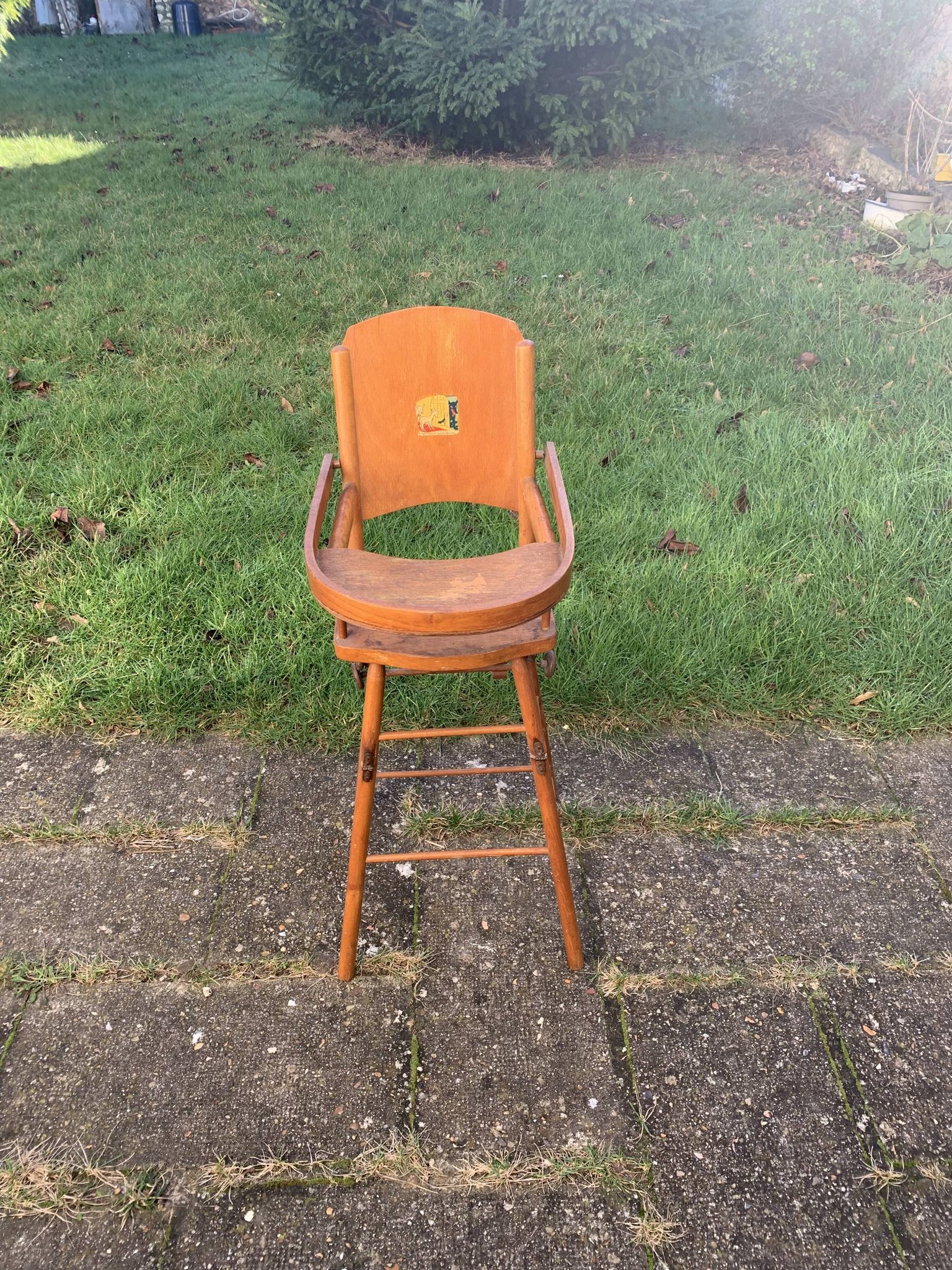 Chaise haute pour poupées en bois vintage