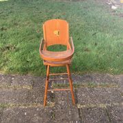 Chaise haute pour poupées en bois vintage