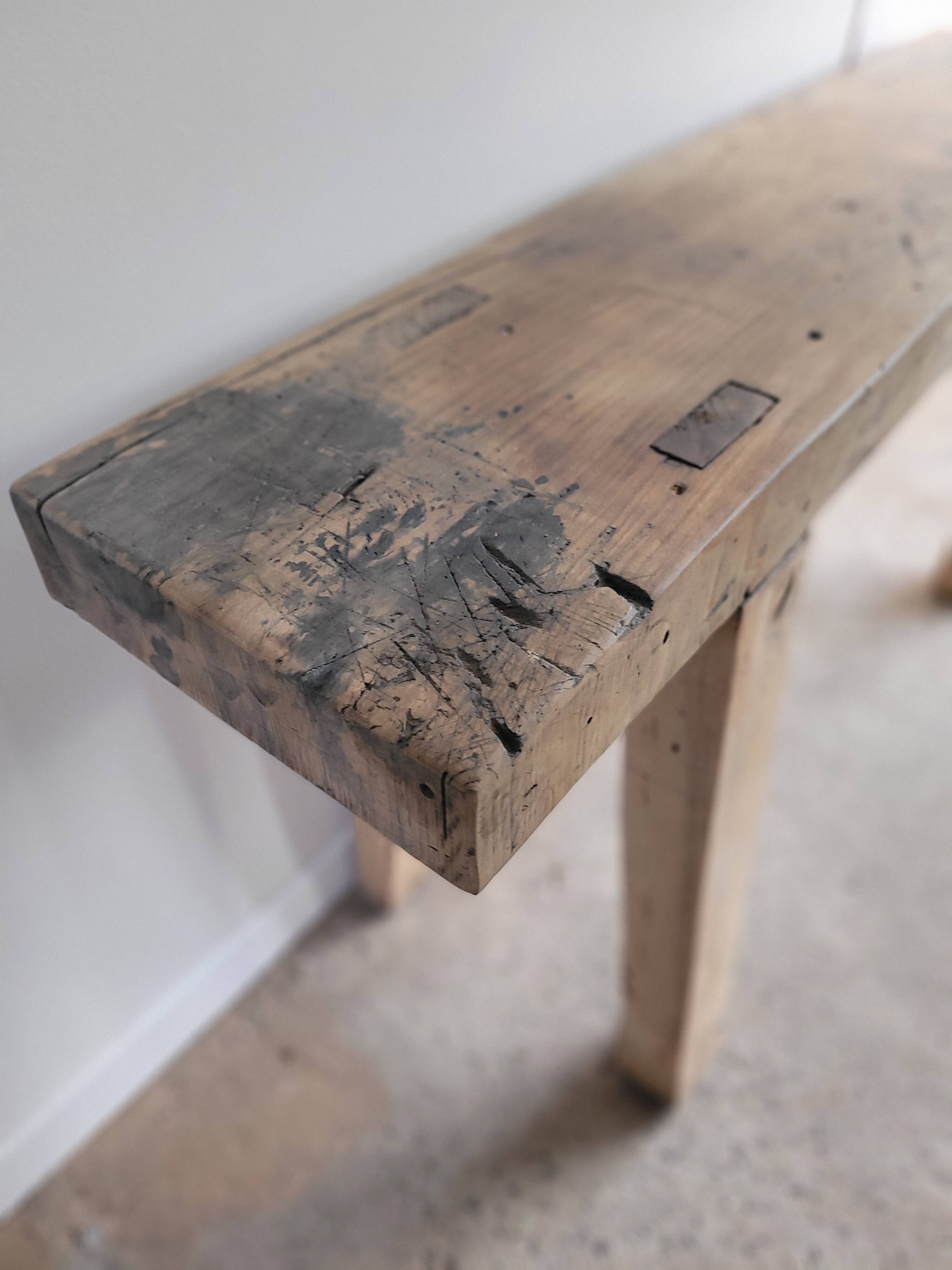 Artisanal workshop in solid wood