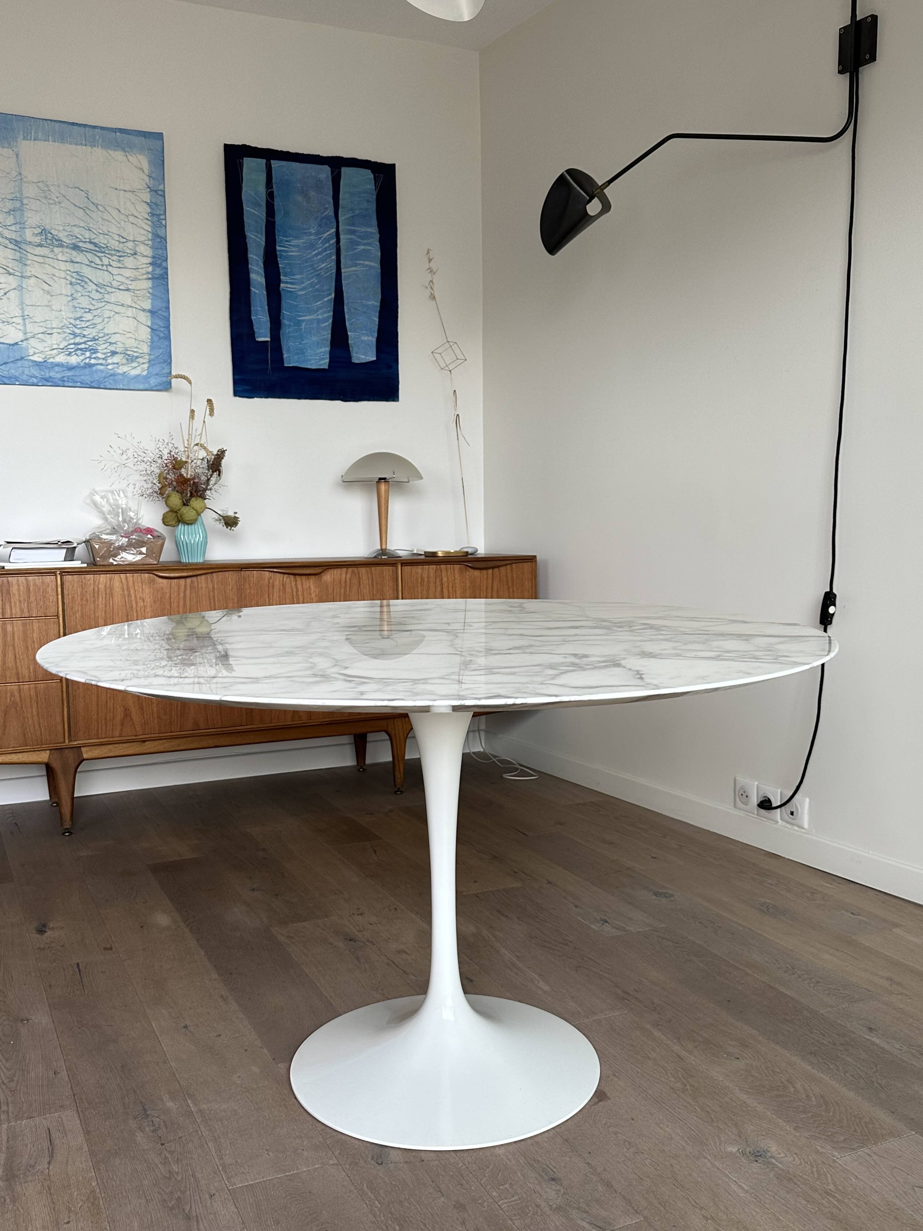 Authentic Tulip Knoll table