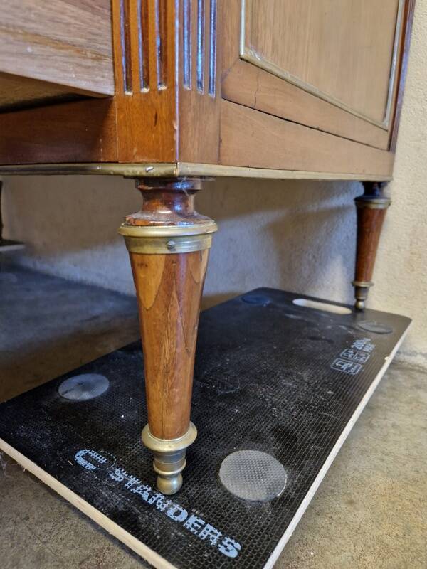 Commode en acajou et placage d'acajou époque Louis XVI, fin du 18ème s.