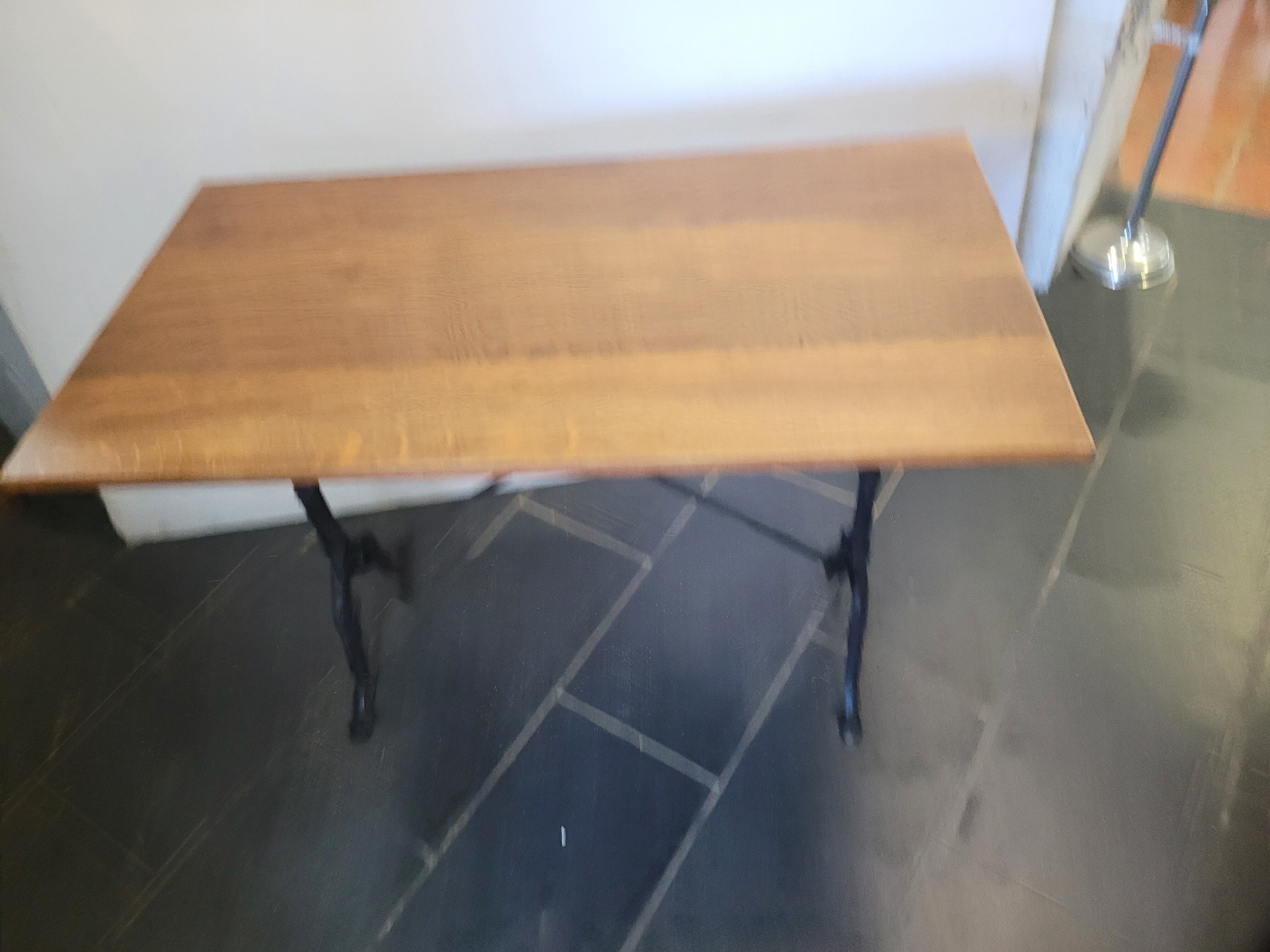 Table bistrot piètement fonte dessus en chêne