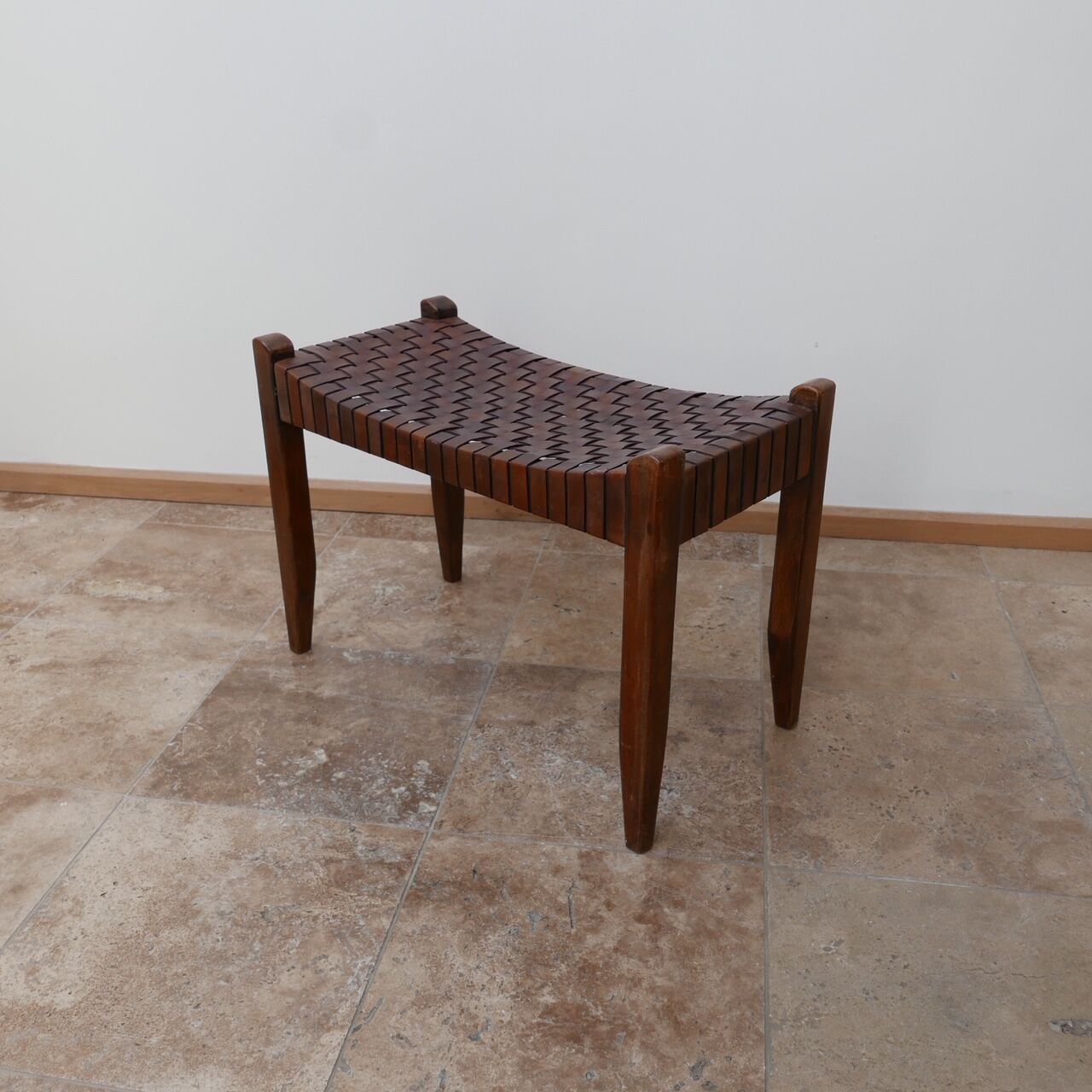 Tabouret en cuir du milieu du siècle