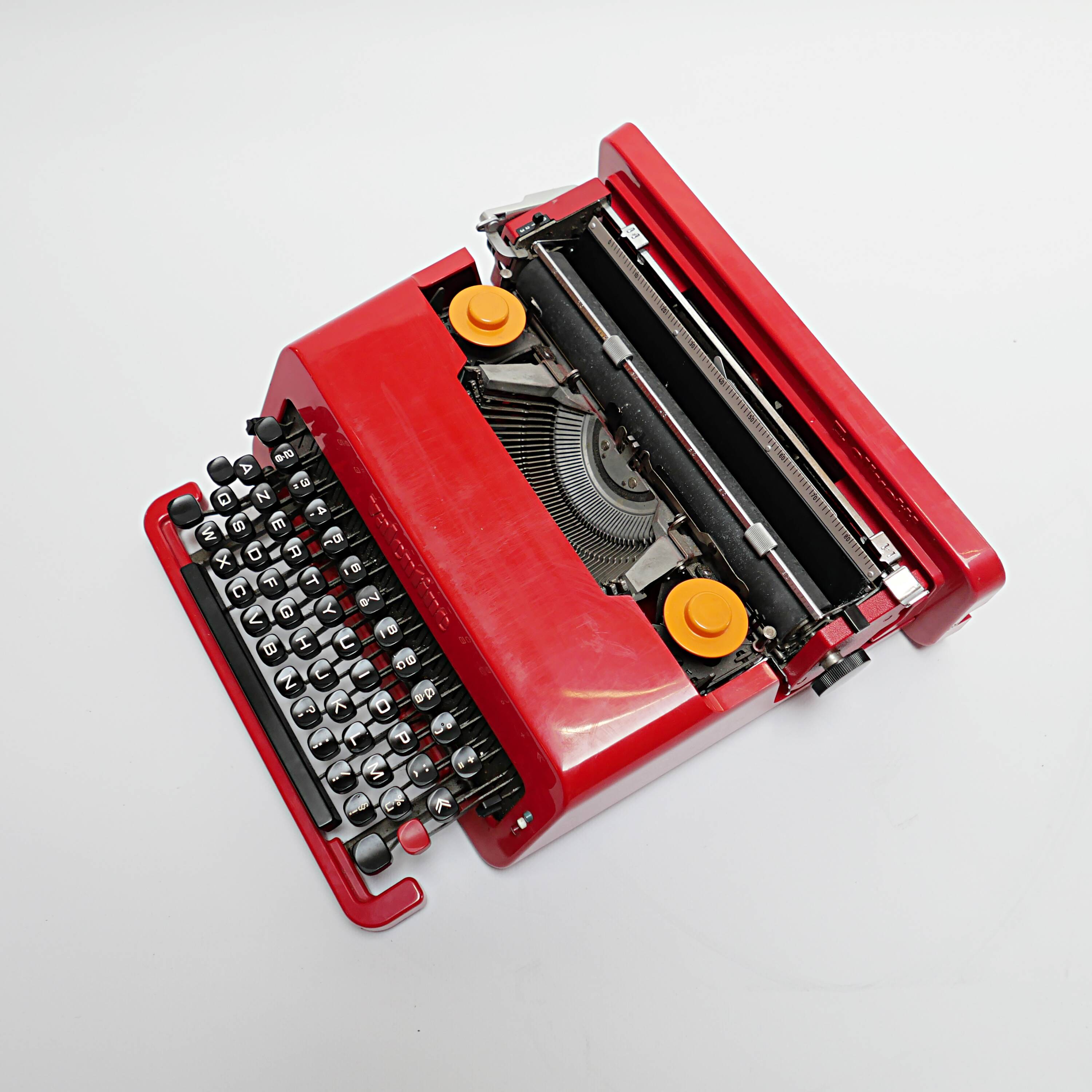 ETTORE SOTTSASS AND PERRY KING Typewriter Valentine Olivetti 1970 1980 came