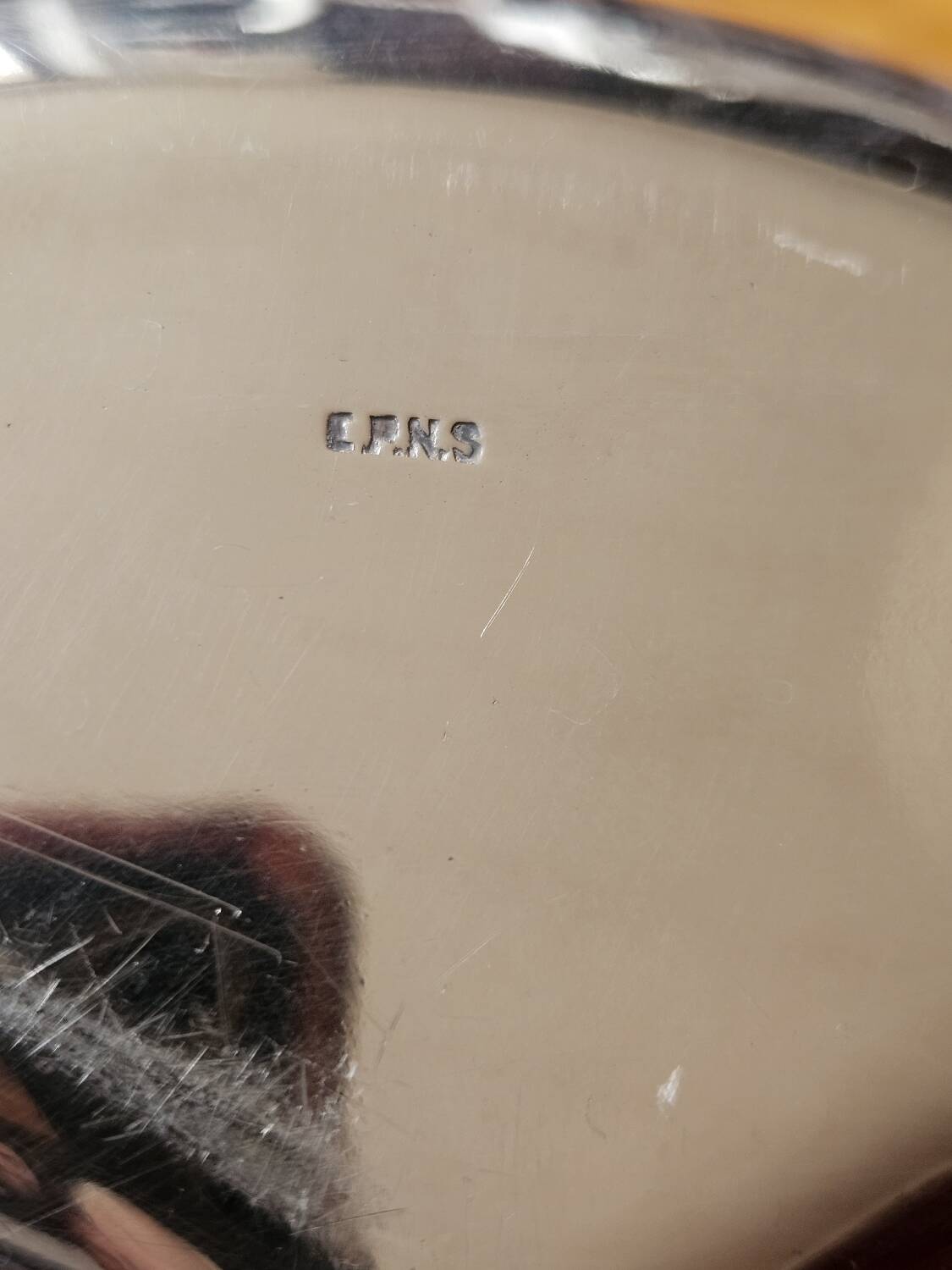 Dish with 3 compartments and lid