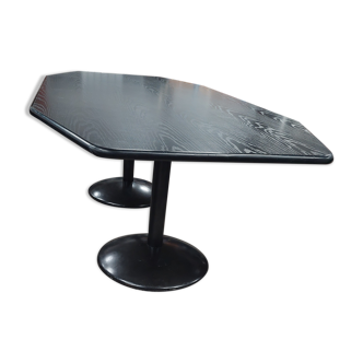 Meeting table