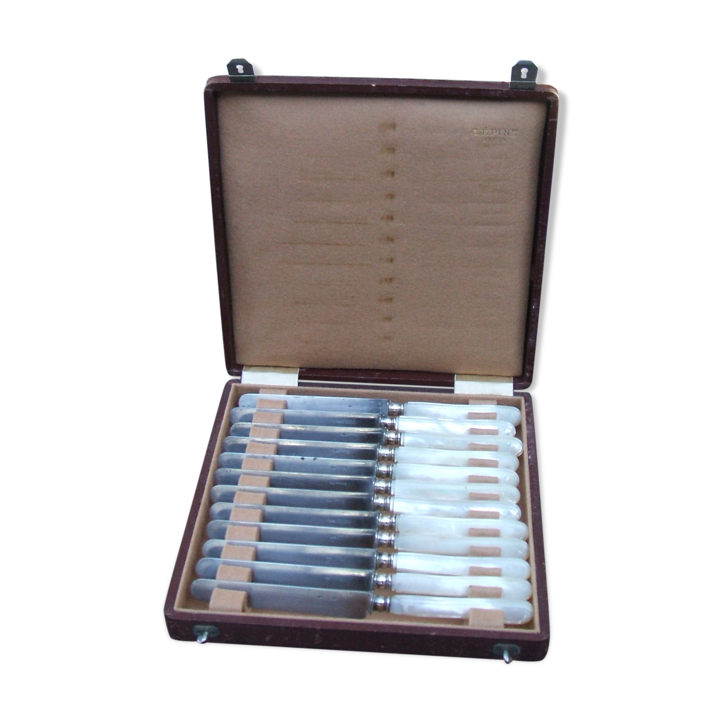 COFFRET DE 12 couteaux manche en argent fourré rocaille lames Lacouture Lyon XIX EUR 400,00 - FR