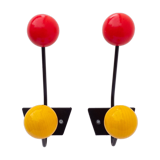 Paire de patères en métal noir et boules en bois rouge et jaune, années 1950