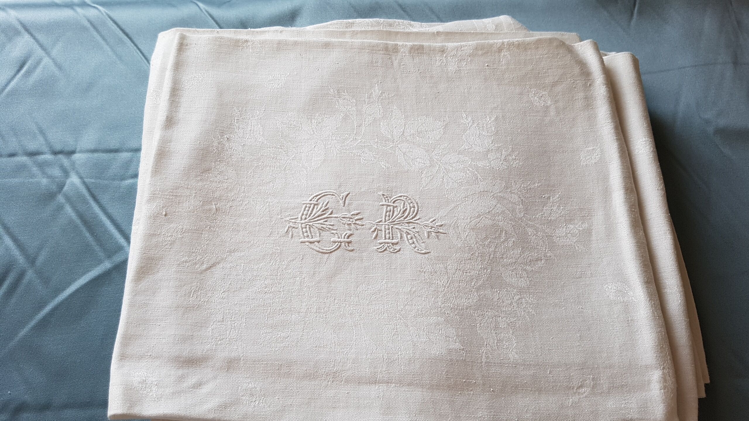 8 monogrammed towels