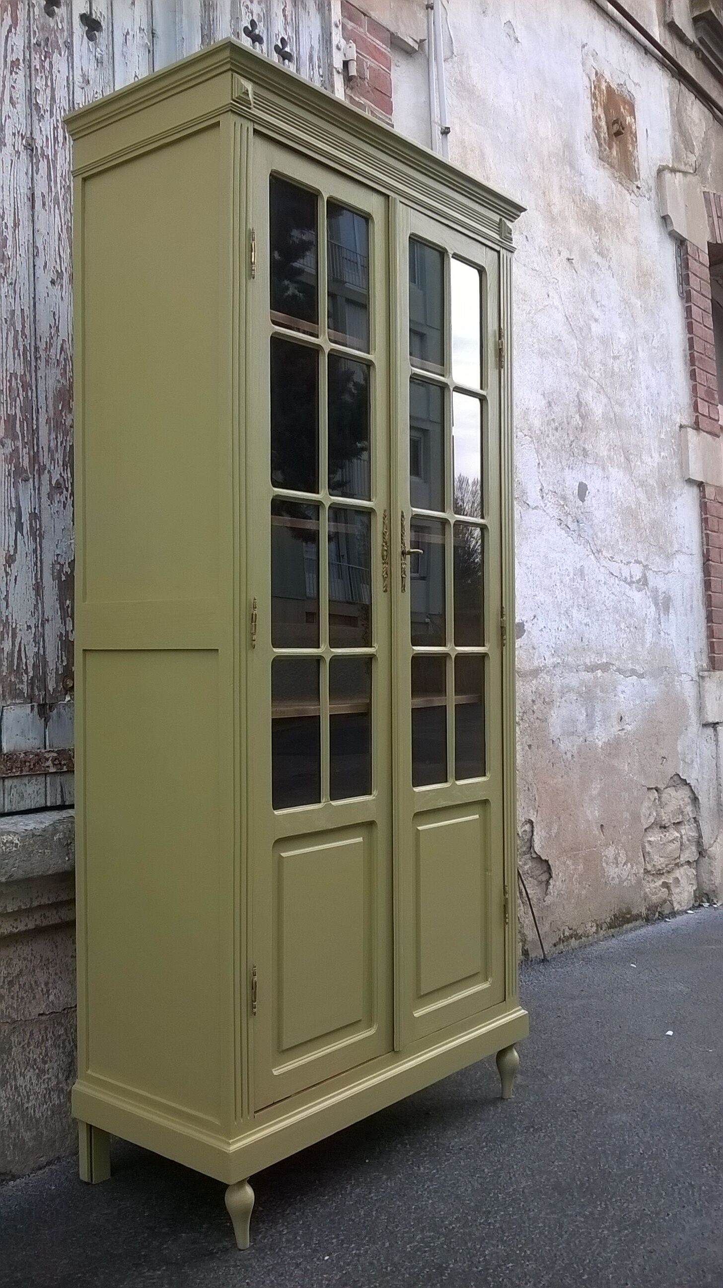 Parisian showcase cabinet 1930