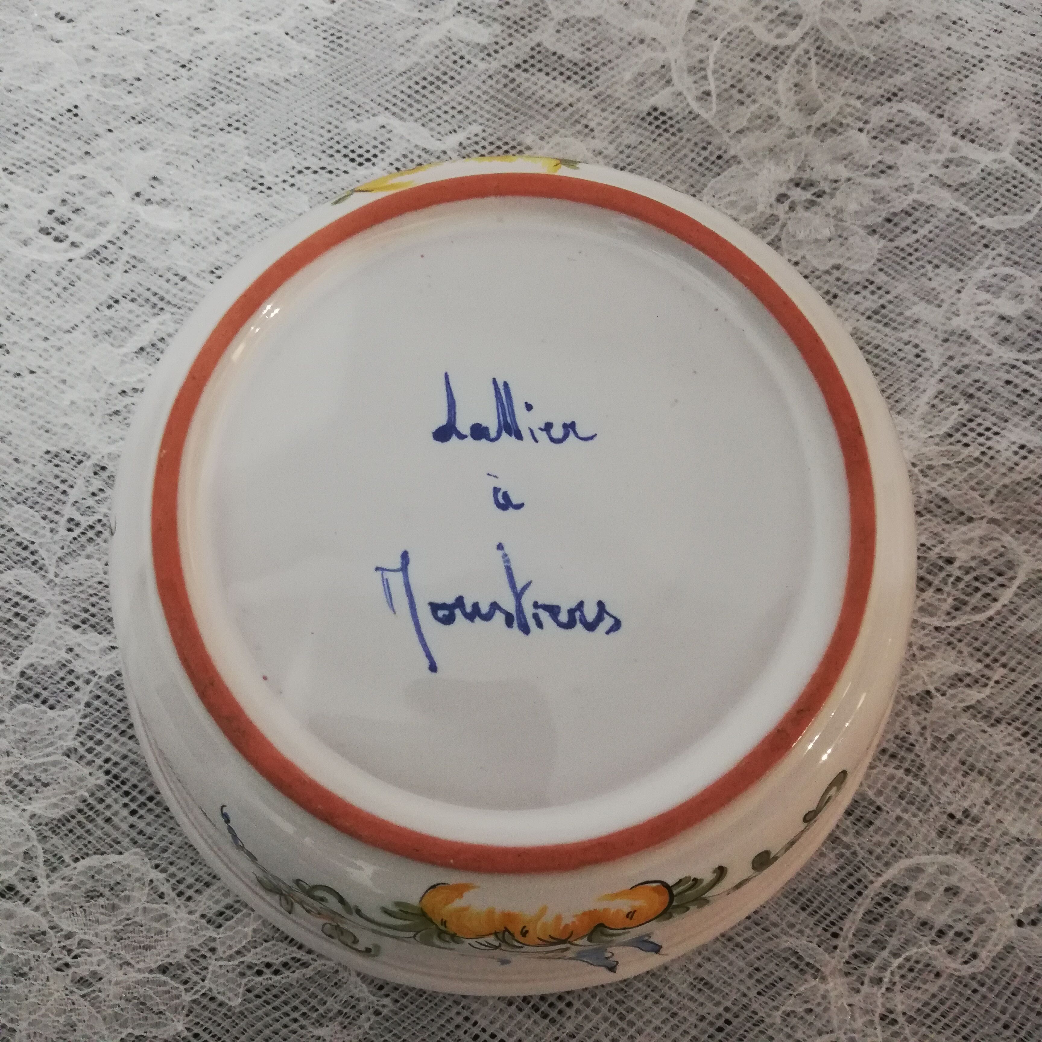 Bonbonnière in Moustiers earthenware