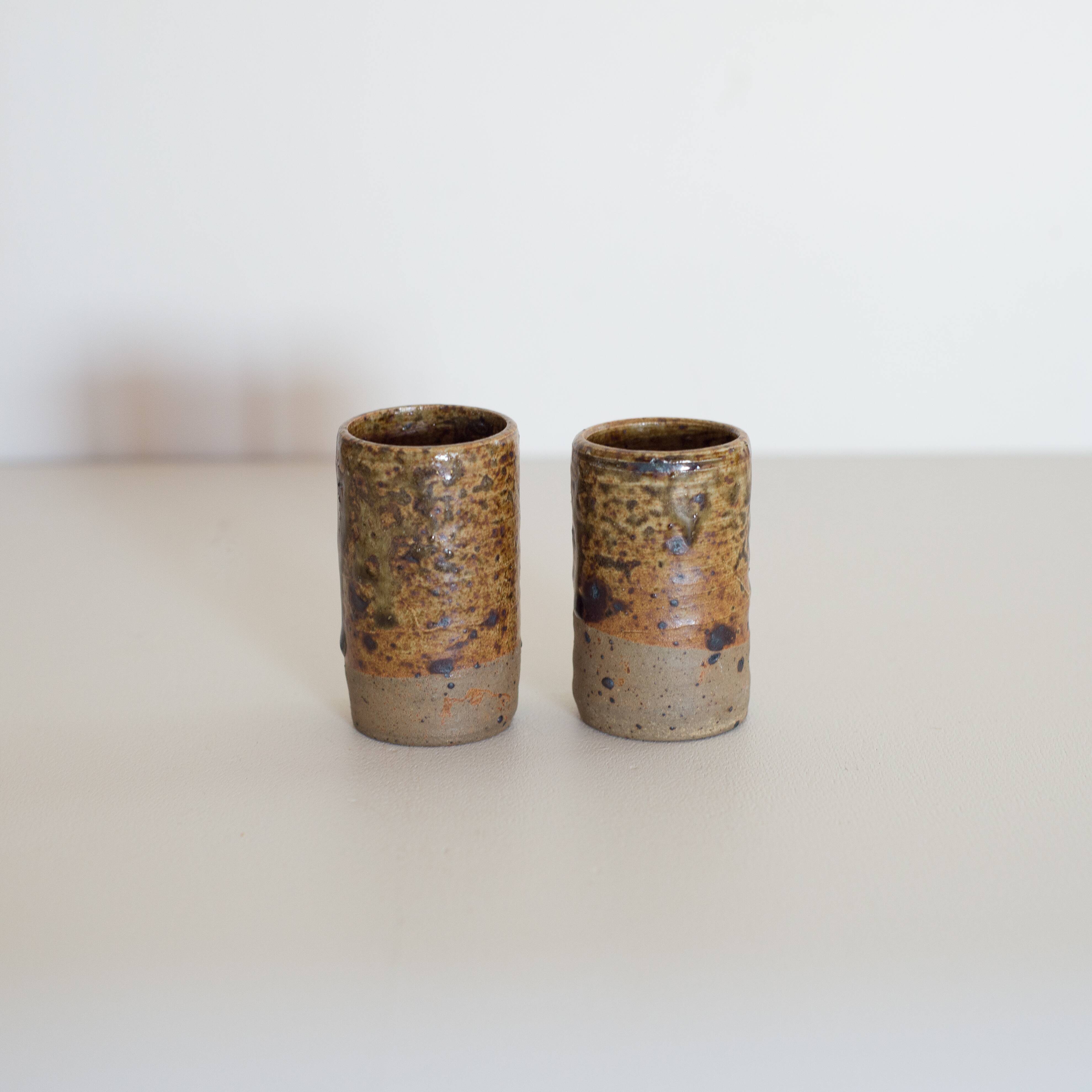 Lot de 9 verres à liqueur ou shot en grès pyrité
