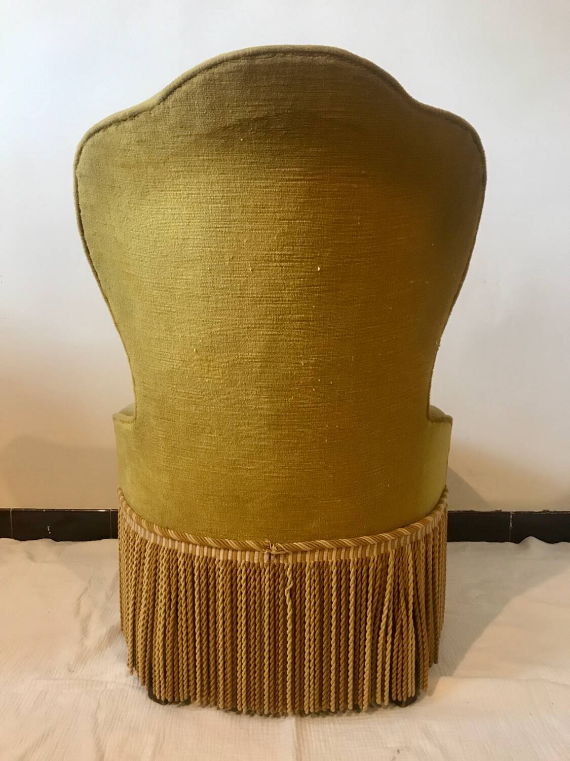 Toad armchair in gold velvet