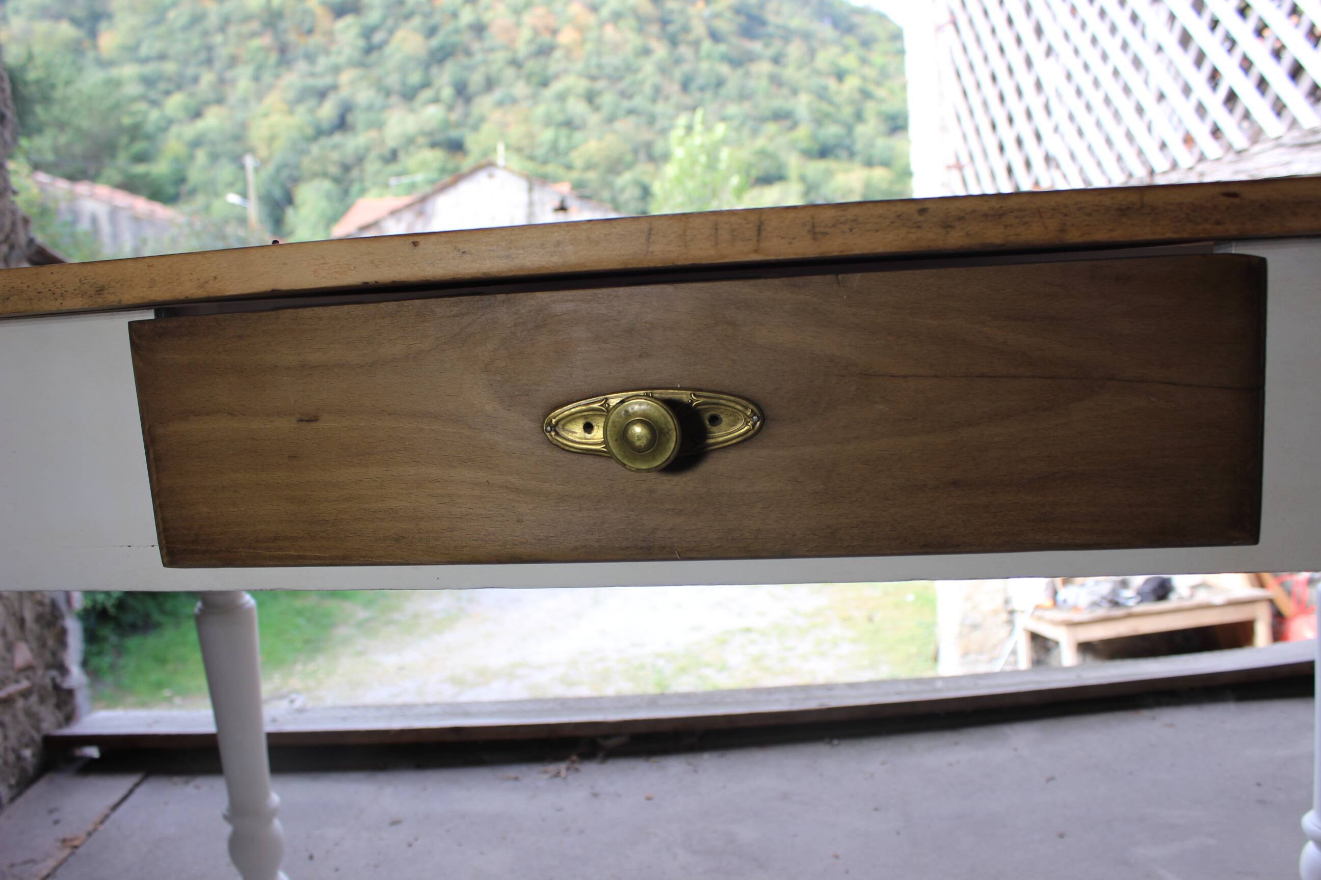 Farm table