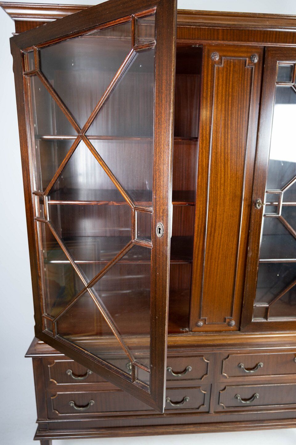 Hepplewhite mahogany showcases from the 1930s