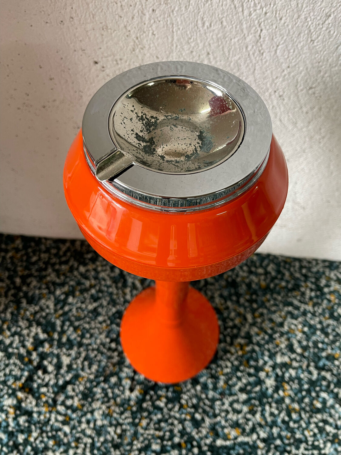 1970's Italian ashtray in mandarin orange plastic with its Space Age tulip foot